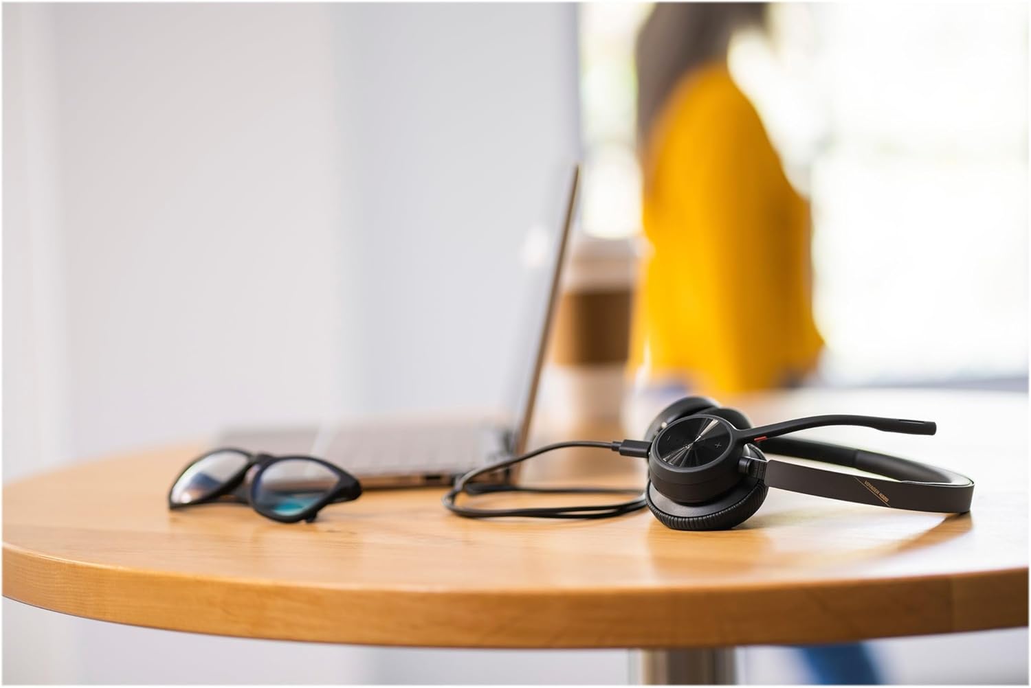 Poly - Voyager 4320 UC Wireless Headset + Charge Stand (Plantronics)